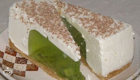 Желейный тортик из киви и сметаны без выпечки