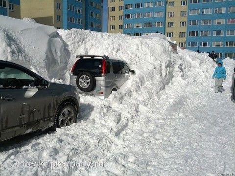 Так вот у меня появился вопрос ни только про одежду ребенку, а еще и про одежду для себя. В чем ходить гулять с ребенком? Пуховик, шапка, шарф, перчатки