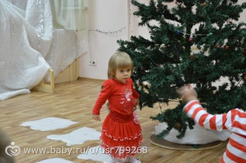 Продолжение нашего новогоднего отчёта. Наши первые ёлки (1г1мес). Часть 2.