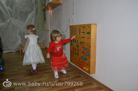 Продолжение нашего новогоднего отчёта. Наши первые ёлки (1г1мес). Часть 2.