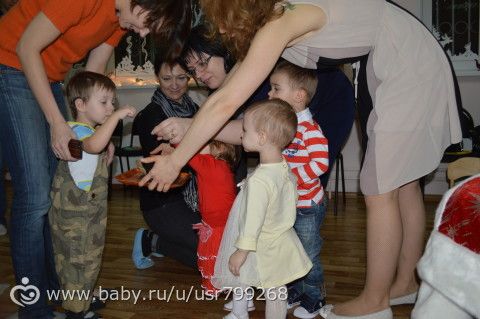 Продолжение нашего новогоднего отчёта. Наши первые ёлки (1г1мес). Часть 2.