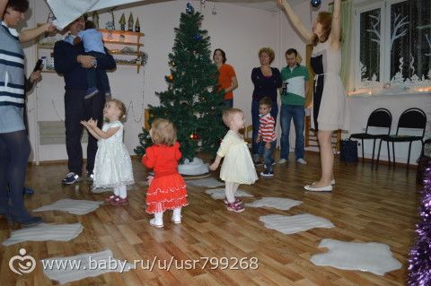 Продолжение нашего новогоднего отчёта. Наши первые ёлки (1г1мес). Часть 2.