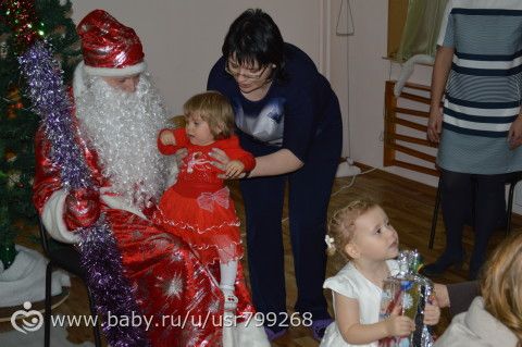 Продолжение нашего новогоднего отчёта. Наши первые ёлки (1г1мес). Часть 2.