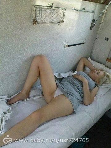 Вот так спят в плацкартном вагоне! и смех и грех! Взяла из группы в нете!
