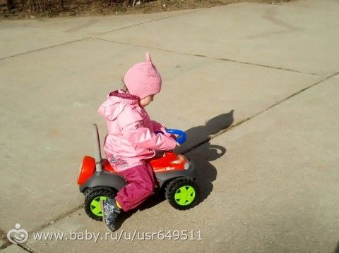 отдаю много обуви+ машинка-каталка.