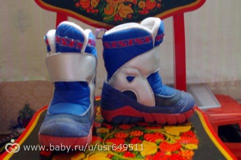 отдаю много обуви+ машинка-каталка.
