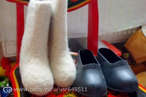 отдаю много обуви+ машинка-каталка.