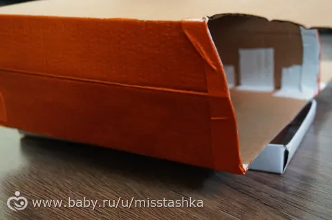 Гараж из коробки для игрушечной машинки