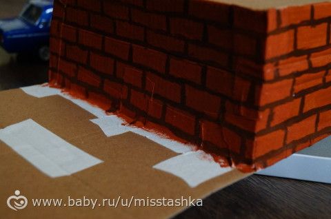 Гараж из коробки для игрушечной машинки