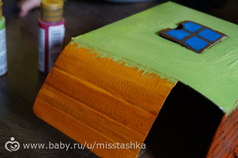 Гараж из коробки для игрушечной машинки
