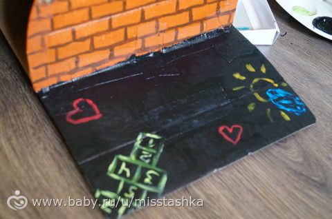 Гараж из коробки для игрушечной машинки