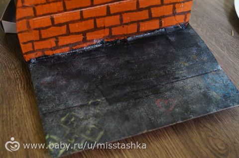 Гараж из коробки для игрушечной машинки