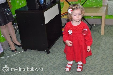 Мой пряничек на первой елке!!!