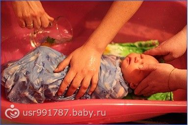 Купание новорождённого ребёнка