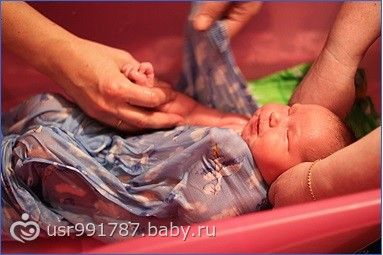 Купание новорождённого ребёнка