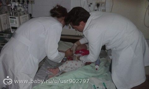 Малышка уже так устала, но очень хочет жить!