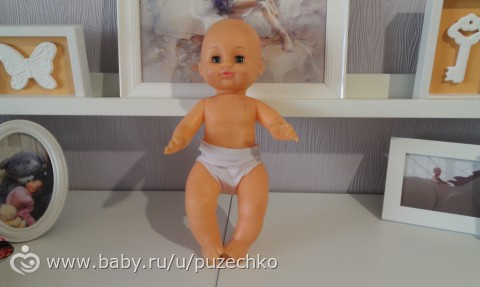 Дали в саду куклу, попросили одеть....