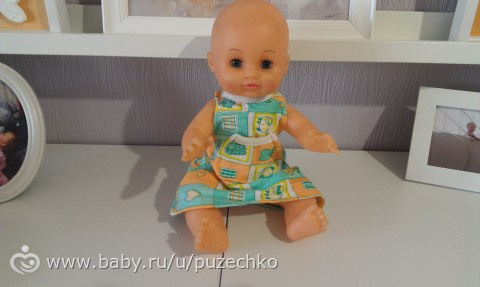 Дали в саду куклу, попросили одеть....