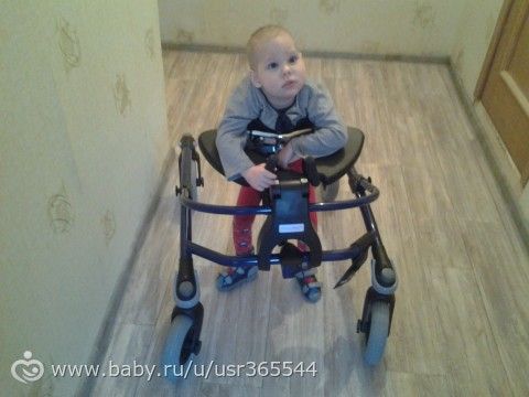 Наши первые шаги в ходунках)