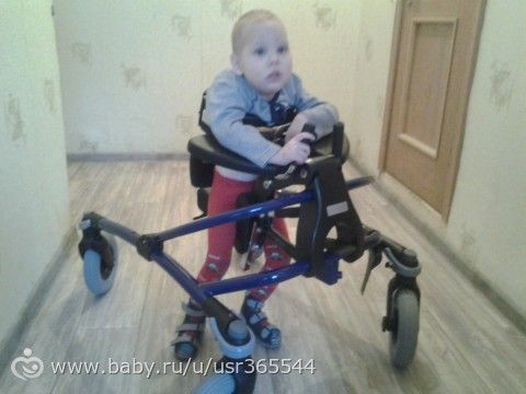 Наши первые шаги в ходунках)