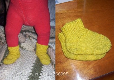 связала радужные штанишки спицами