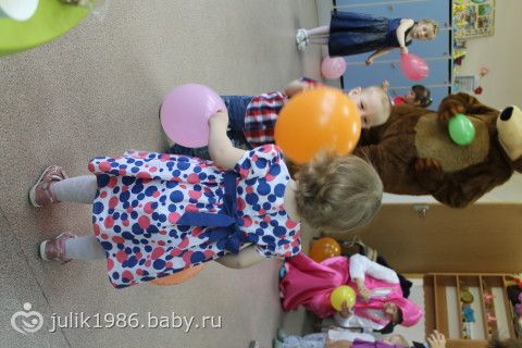 Стол для детей на день рождения в игровой комнате